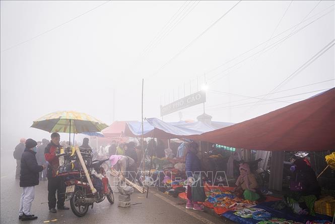 Chợ phiên Phố Cáo là một trong những phiên chợ độc đáo trên vùng cao nguyên đá Đồng Văn. Ảnh: Khánh Hoà - TTXVN 