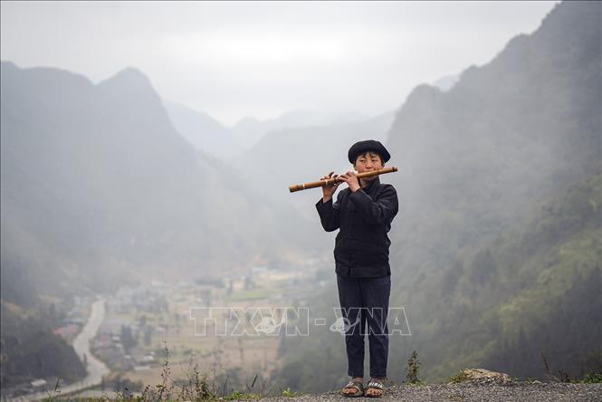 Nét đẹp của con người kết hợp cảnh sắc nơi đây cũng là một điểm thu hút du khách. Ảnh: Khánh Hoà - TTXVN 