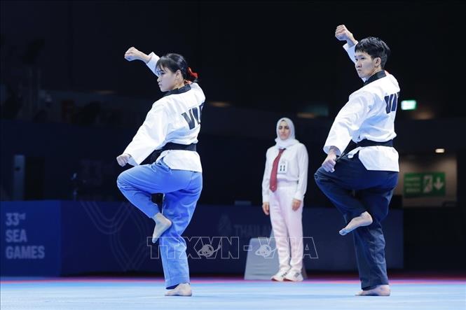 Đội Việt Nam thi đấu chung kết nội dung Quyền tiêu chuẩn gặp đội Singapore. Ảnh: Minh Quyết - PV TTXVN từ Thái Lan
