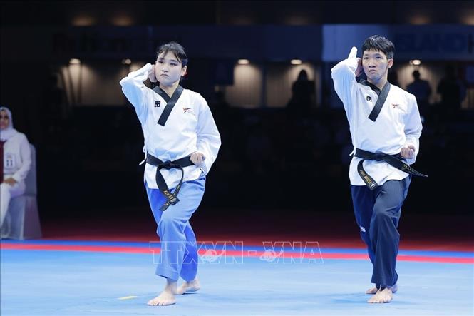 Đội Việt Nam thi đấu chung kết nội dung Quyền tiêu chuẩn gặp đội Singapore. Ảnh: Minh Quyết - PV TTXVN từ Thái Lan
