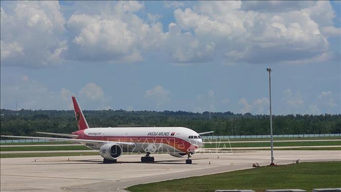 Máy bay của hãng hàng không Angola dừng đỗ tại Sân bay Quốc tế José Martí, thủ đô La Habana, Cuba. Ảnh: Phi Hùng - PV TTXVN tại Mỹ Latinh