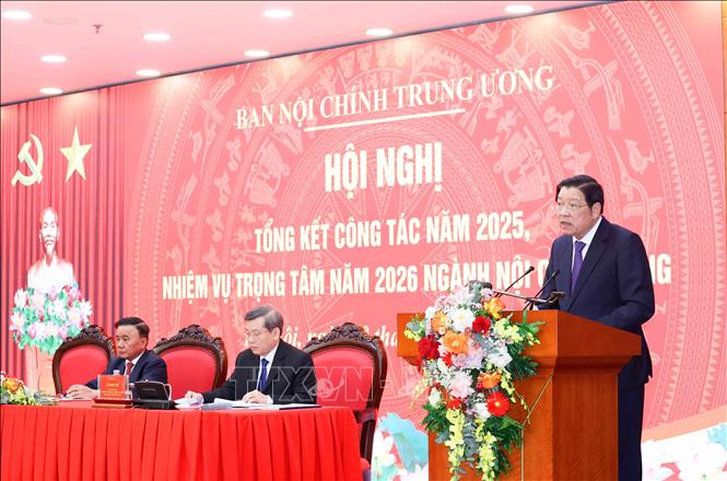 Đồng chí Phan Đình Trạc, Uỷ viên Bộ Chính trị, Bí thư Trung ương Đảng, Trưởng Ban Nội chính Trung ương phát biểu tại hội nghị. Ảnh: Phương Hoa – TTXVN
