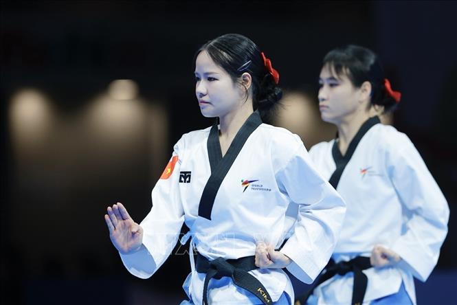 Các VĐV Việt Nam thi đấu nội dung quyền biểu diễn đồng đội nữ. Ảnh: Minh Quyết - PV TTXVN tại Thái Lan
