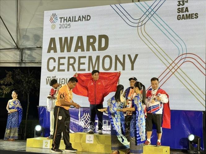 VĐV Bi sắt Nguyễn Văn Dũng giành HCV thứ 4 cho đoàn thể thao Việt Nam. Ảnh: TTXVN phát