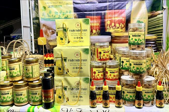 Gian hàng sản phẩm OCOP An Giang trưng bày tại hội chợ. Ảnh: Thanh Sang-TTXVN