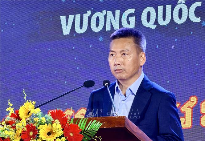 Ông Yong Sovathana, Phó tỉnh trưởng tỉnh Takeo, Vương quốc Campuchia phát biểu khai mạc hội chợ. Ảnh: Thanh Sang-TTXVN 