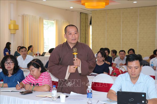 Thầy Thích Quang Hải, đại diện lớp học tình thương Chùa Kỳ Quang 2 phát biểu tại hội nghị. Ảnh: Thanh Vũ-TTXVN
