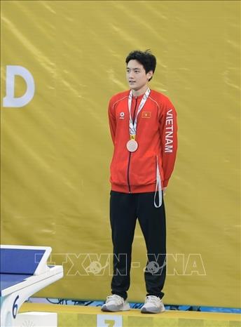VĐV Trần Văn Nguyễn Quốc giành HCĐ nội dung 100m tự do nam. Ảnh: Minh Quyết - PV TTXVN tại Thái Lan