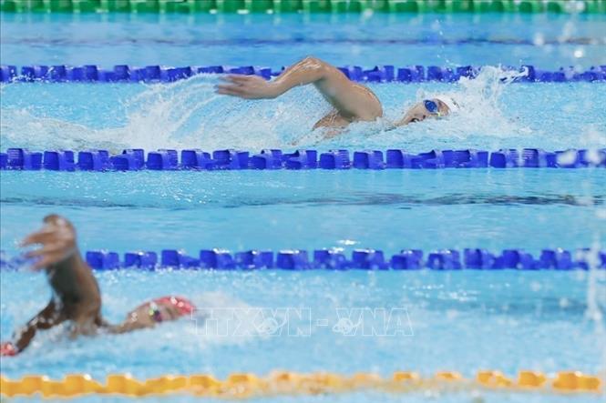 VĐV Võ Thị Mỹ Tiên, Nguyễn Khả Nhi, Phạm Thị Vân và Nguyễn Thị Thuý Hiền giành HCĐ nội dung 4x100 tự do nữ. Ảnh: Minh Quyết - PV TTXVN tại Thái Lan