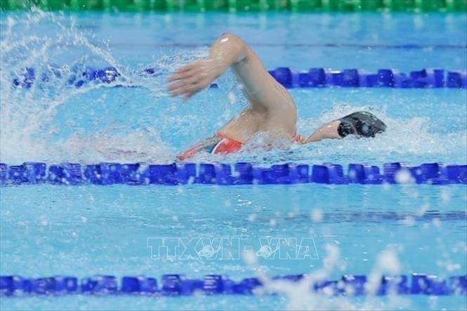 VĐV Võ Thị Mỹ Tiên, Nguyễn Khả Nhi, Phạm Thị Vân và Nguyễn Thị Thuý Hiền giành HCĐ nội dung 4x100 tự do nữ. Ảnh: Minh Quyết - PV TTXVN tại Thái Lan