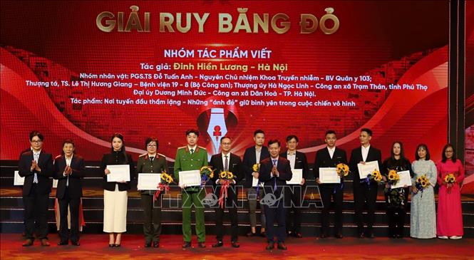 Báo Sức khỏe và Đời sống còn trao 5 giải 