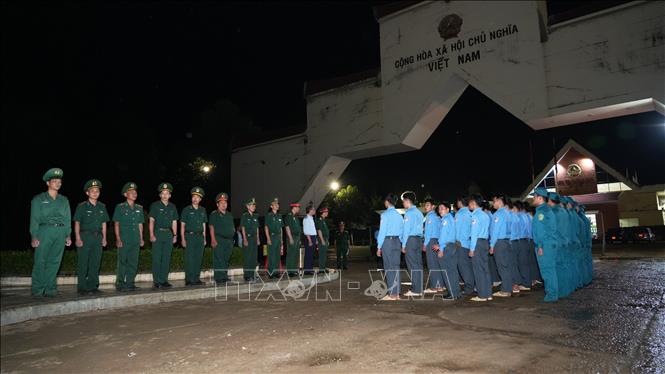 Lễ đón hài cốt cốt liệt sĩ quân tình nguyện và chuyên gia Việt Nam hy sinh tại Campuchia đưa về nước, đợt 1, giai đoạn XXV (Mùa khô 2025 - 2026) tại Cửa khẩu quốc tế Xa Mát (tỉnh Tây Ninh). Ảnh: Minh Phú – TTXVN