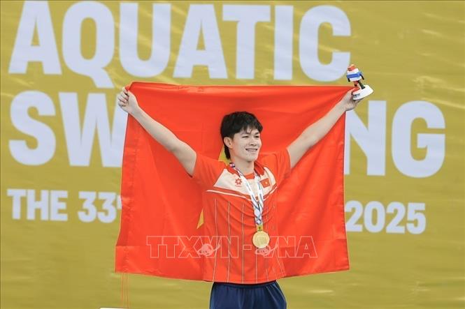 Tran Hung Nguyen wins his SEA Games gold in the men’s 200m individual medley. VNA Photo: Minh Quyết