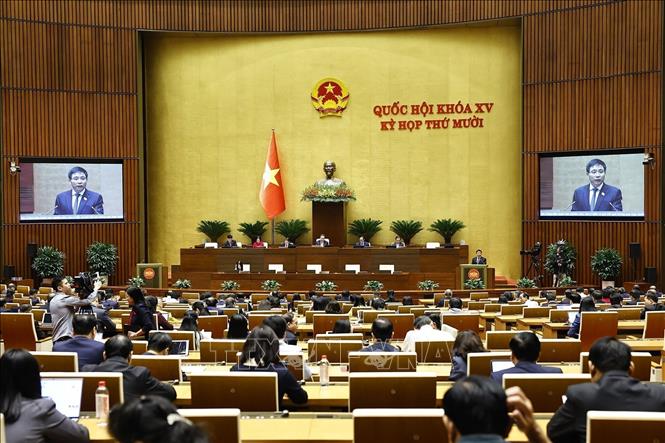 Finance Minister Nguyen Van Thang speaks at the session. VNA Photo: Doãn Tấn 