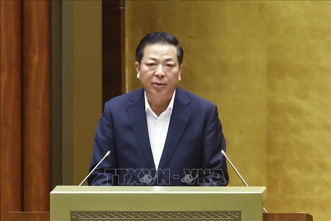 Construction Minister Tran Hong Minh speaks at the session. VNA Photo: Doãn Tấn 