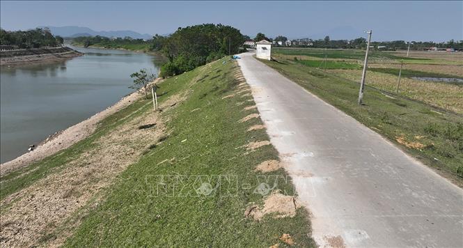 Một sự cố sạt trượt mái đê do ảnh hưởng của hoàn lưu bão số 11 hồi tháng 10/2025 vừa qua, đã được khắc phục tạm thời, thuộc tuyến đê tả sông Cầu, xã Hợp Thịnh, tỉnh Bắc Ninh. Ảnh: Vũ Sinh - TTXVN