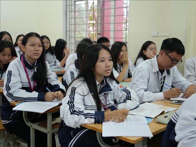 Việc thay đổi tổ hợp xét tuyển khiến nhiều học sinh lớp 12 ở Nghệ An buộc phải điều chỉnh lại kế hoạch ôn tập. Ảnh: Bích Huệ - TTXVN