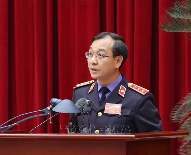 Đồng chí Hồ Đức Anh, Phó Viện trưởng Viện Kiểm sát nhân dân tối cao trình bày tham luận tại hội nghị. Ảnh: Phương Hoa – TTXVN