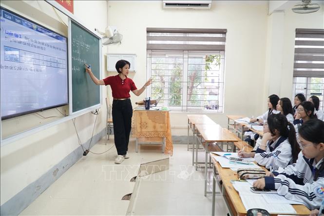 Giờ học của học sinh Trường THPT Huỳnh Thúc Kháng, phường Thành Vinh. Ảnh: Bích Huệ - TTXVN                   