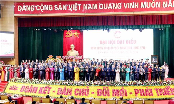 Các Ủy viên Ủy ban MTTQ tỉnh Hưng Yên nhiệm kỳ 2025 – 2030 ra mắt Đại hội. Ảnh: Thế Duyệt – TTXVN