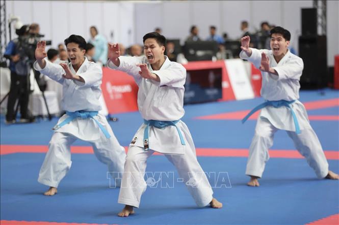 Phần thi nội dung Kata đồng đội nam của đội tuyển Việt Nam. Ảnh: TTXVN phát