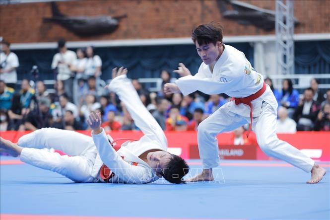 Phần thi nội dung biểu diễn của hai VĐV Việt Nam Trần Hữu Tuấn và Nguyễn Thanh Trà. Ảnh: Minh Quyết - PV TTXVN tại Thái Lan
