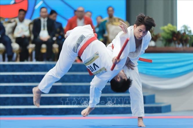 Phần thi nội dung biểu diễn của hai VĐV Việt Nam Trần Hữu Tuấn và Nguyễn Thanh Trà. Ảnh: Minh Quyết - PV TTXVN tại Thái Lan
