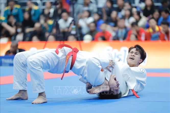 Phần thi nội dung biểu diễn của hai VĐV Việt Nam Trần Hữu Tuấn và Nguyễn Thanh Trà. Ảnh: Minh Quyết - PV TTXVN tại Thái Lan