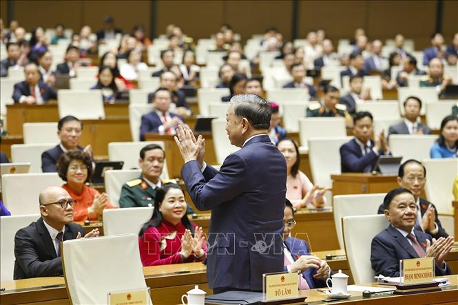 Tổng Bí thư Tô Lâm cùng các đồng chí lãnh đạo, nguyên lãnh đạo Đảng, Nhà nước và đại biểu dự bế mạc kỳ họp. Ảnh: Doãn Tấn - TTXVN