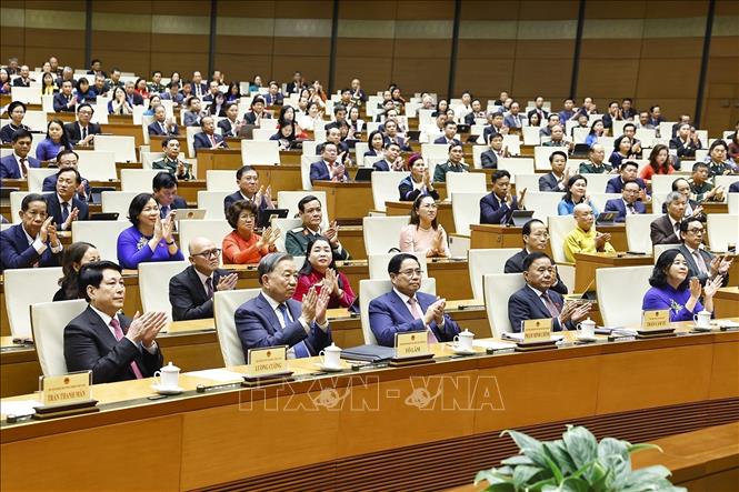 Tổng Bí thư Tô Lâm cùng các đồng chí lãnh đạo, nguyên lãnh đạo Đảng, Nhà nước và đại biểu dự bế mạc kỳ họp. Ảnh: Doãn Tấn - TTXVN