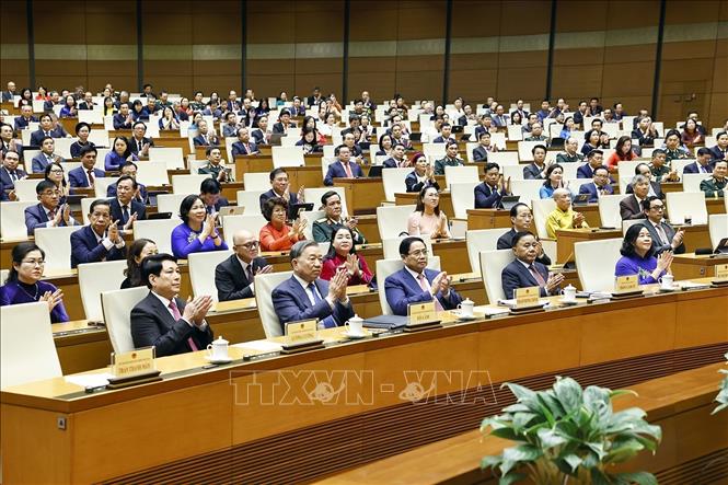 Tổng Bí thư Tô Lâm cùng các đồng chí lãnh đạo, nguyên lãnh đạo Đảng, Nhà nước và đại biểu dự bế mạc kỳ họp. Ảnh: Doãn Tấn - TTXVN