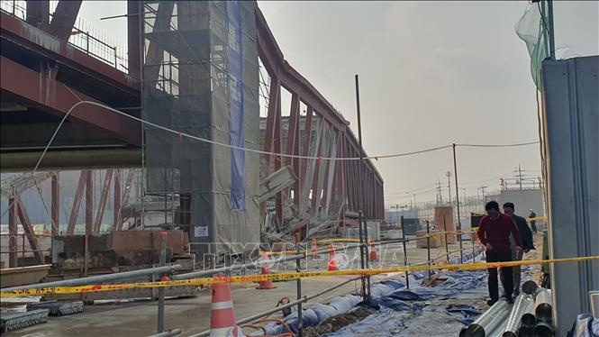 Hiện trường vụ sập công trình thư viện đang thi công tại Gwangju, Hàn Quốc, ngày 11/12/2025. Ảnh: THX/TTXVN