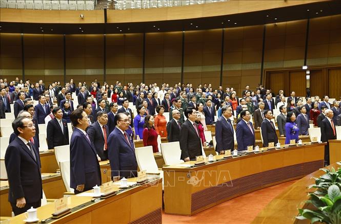 Tổng Bí thư Tô Lâm cùng các đồng chí lãnh đạo, nguyên lãnh đạo Đảng, Nhà nước và đại biểu thực hiện nghi thức chào cờ bế mạc kỳ họp. Ảnh: Doãn Tấn - TTXVN