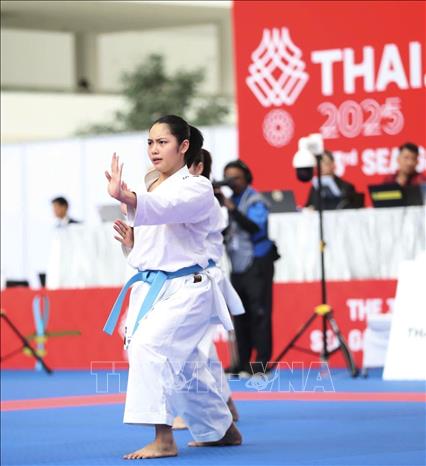 Vietnam's karate female team in the competition. VNA/Photo by courtesy