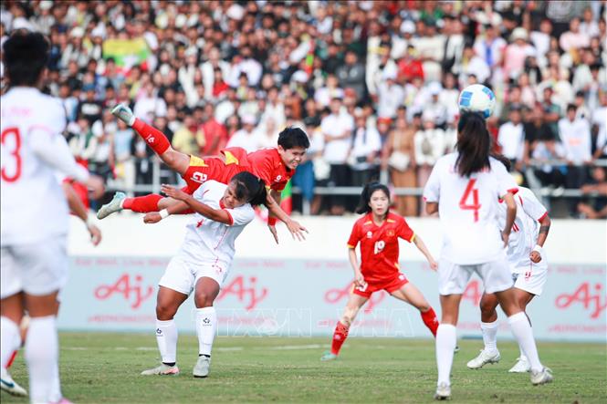 Tuyển nữ Việt Nam bước vào trận đấu gặp Myanmar với quyết tâm rất cao. Ảnh: TTXVN phát