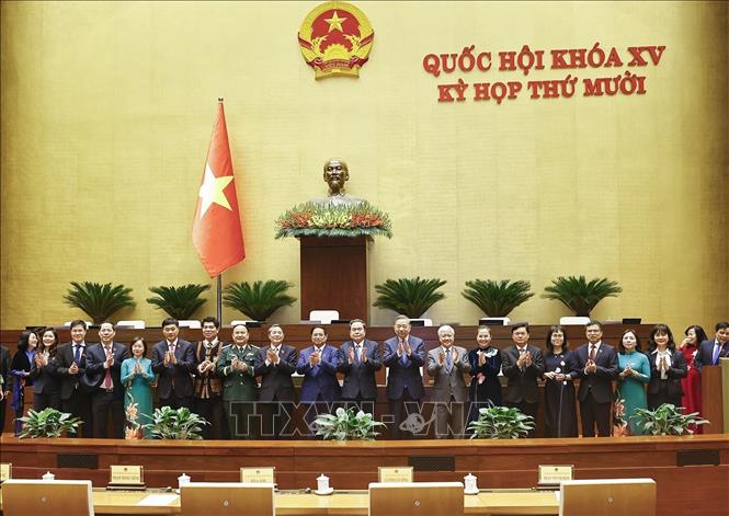 Tổng Bí thư Tô Lâm cùng các đồng chí lãnh đạo Đảng, Nhà nước với đại biểu dự bế mạc kỳ họp. Ảnh: Doãn Tấn - TTXVN