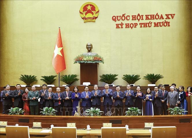 Tổng Bí thư Tô Lâm cùng các đồng chí lãnh đạo Đảng, Nhà nước với đại biểu dự bế mạc kỳ họp. Ảnh: Doãn Tấn - TTXVN