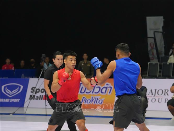 Văn Minh đánh bại đối thủ đến từ Malaysia bằng chiến thắng knockout kỹ thuật trước khi bước sang hiệp đấu thứ ba. Ảnh: TTXVN phát