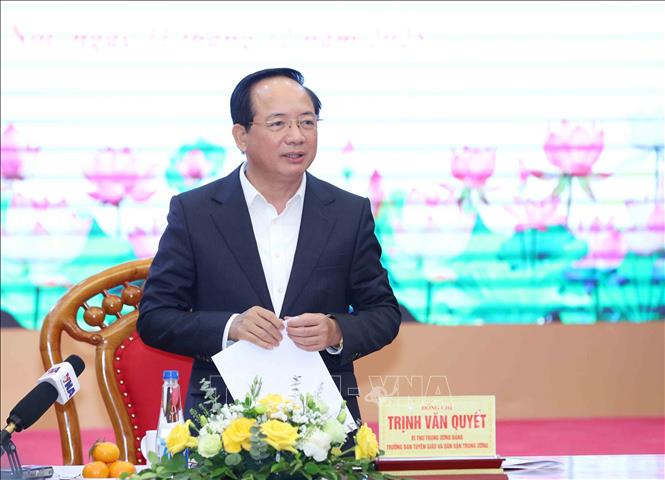 Đồng chí Trịnh Văn Quyết, Bí thư Trung ương Đảng, Trưởng Ban Tuyên giáo và Dân vận Trung ương phát biểu chỉ đạo buổi làm việc. Ảnh: Phương Hoa - TTXVN