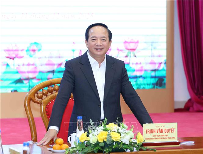 Đồng chí Trịnh Văn Quyết, Bí thư Trung ương Đảng, Trưởng Ban Tuyên giáo và Dân vận Trung ương phát biểu chỉ đạo buổi làm việc. Ảnh: Phương Hoa - TTXVN