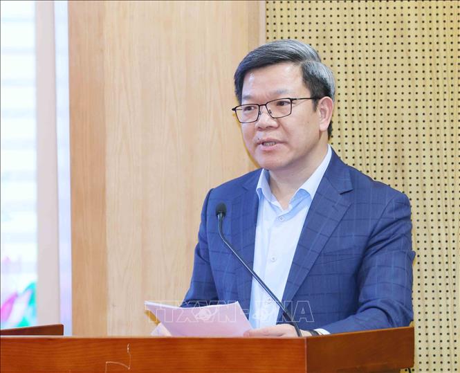 Đồng chí Tống Văn Thanh, Vụ trưởng Vụ Báo chí - Xuất bản, Ban Tuyên giáo và Dân vận Trung ương trình bày báo cáo tại buổi làm việc. Ảnh: Phương Hoa – TTXVN 