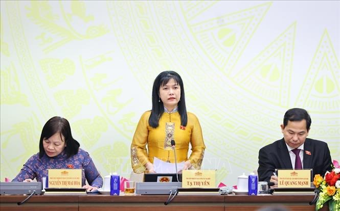 Phó Chủ nhiệm Ủy ban Công tác đại biểu của Quốc hội Tạ Thị Yên trả lời câu hỏi của nhà báo. Ảnh: Minh Đức – TTXVN