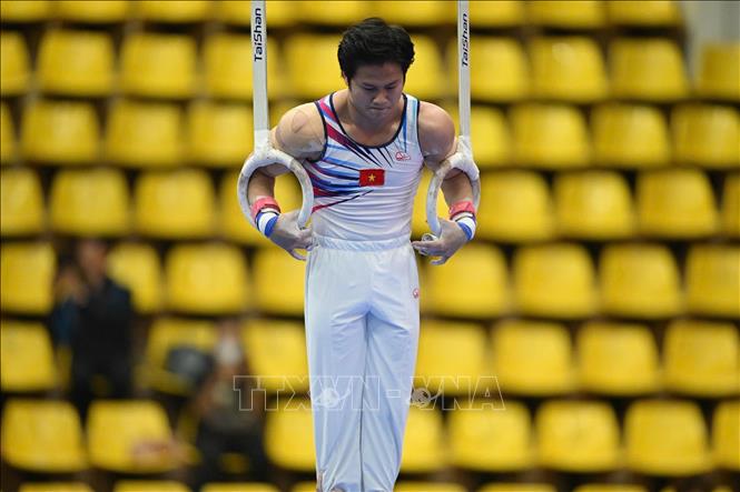 VĐV Nguyễn Văn Khánh Phong giành HCV nội dung vòng treo. Ảnh: TTXVN phát  