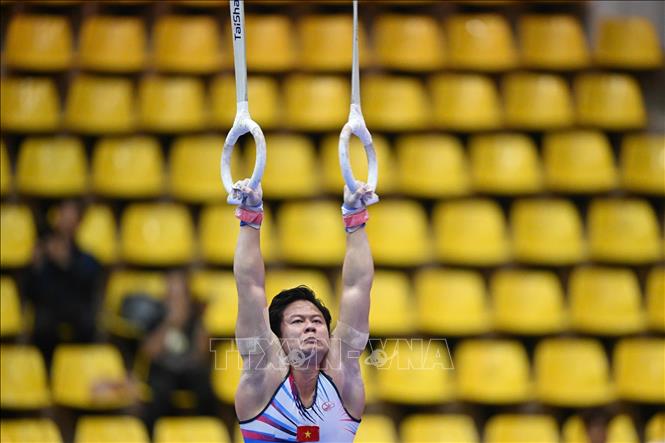 VĐV Nguyễn Văn Khánh Phong giành HCV nội dung vòng treo. Ảnh: TTXVN phát  