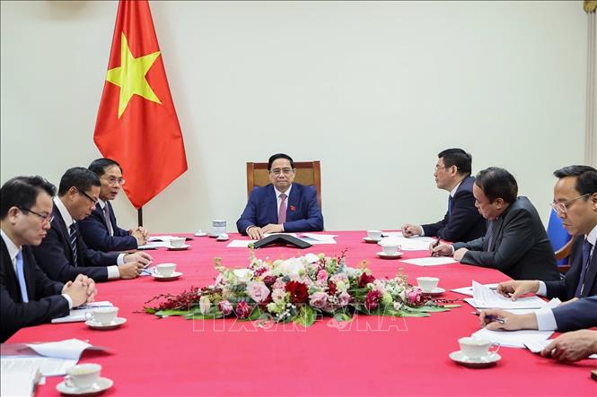 Thủ tướng Phạm Minh Chính điện đàm với Tổng giám đốc Tập đoàn Năng lượng Nguyên tử Quốc gia Liên bang Nga (Rosatom) Alexey Likhachev. Ảnh: Dương Giang-TTXVN 