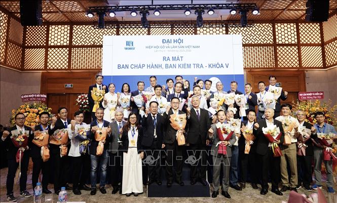 Ban Chấp hành Viforest nhiệm kỳ 2025 - 2030 ra mắt Đại hội. Ảnh: Xuân Anh - TTXVN