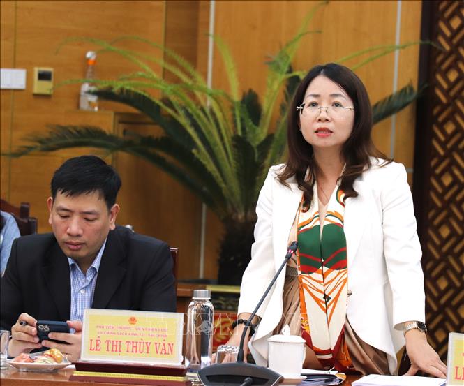 Bà Lê Thị Thùy Vân, Phó Viện trưởng Viện chiến lược và chính sách kinh tế - tài chính phát biểu tại Hội nghị. Ảnh: Thanh Bình - TTXVN