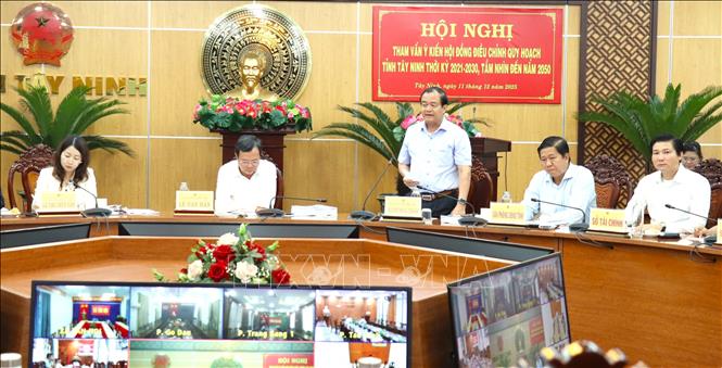 Phó Chủ tịch UBND tỉnh Tây Ninh Nguyễn Hồng Thanh phát biểu tại Hội nghị. Ảnh: Thanh Bình - TTXVN