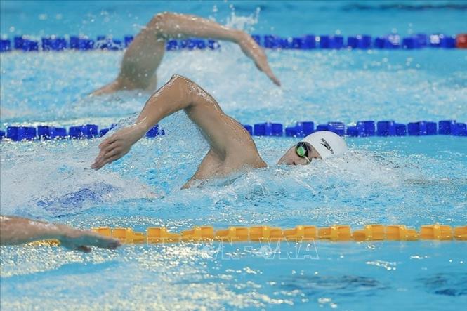 Hưng Nguyên bứt tốc về đích ở nội dung bơi 4x200 m tự do nam. Ảnh: Minh Quyết - PV TTXVN tại Thái Lan