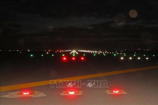 Đèn hiệu đường cất, hạ cánh số 1 sân bay Long Thành. Ảnh: Công Phong - TTXVN